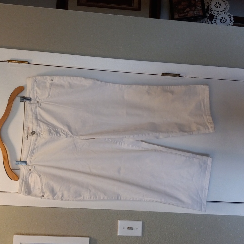 Style and co white stretch denim Capri sz 20